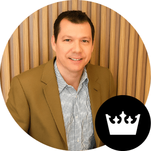 Anderson Mariella e o logo da Osklen